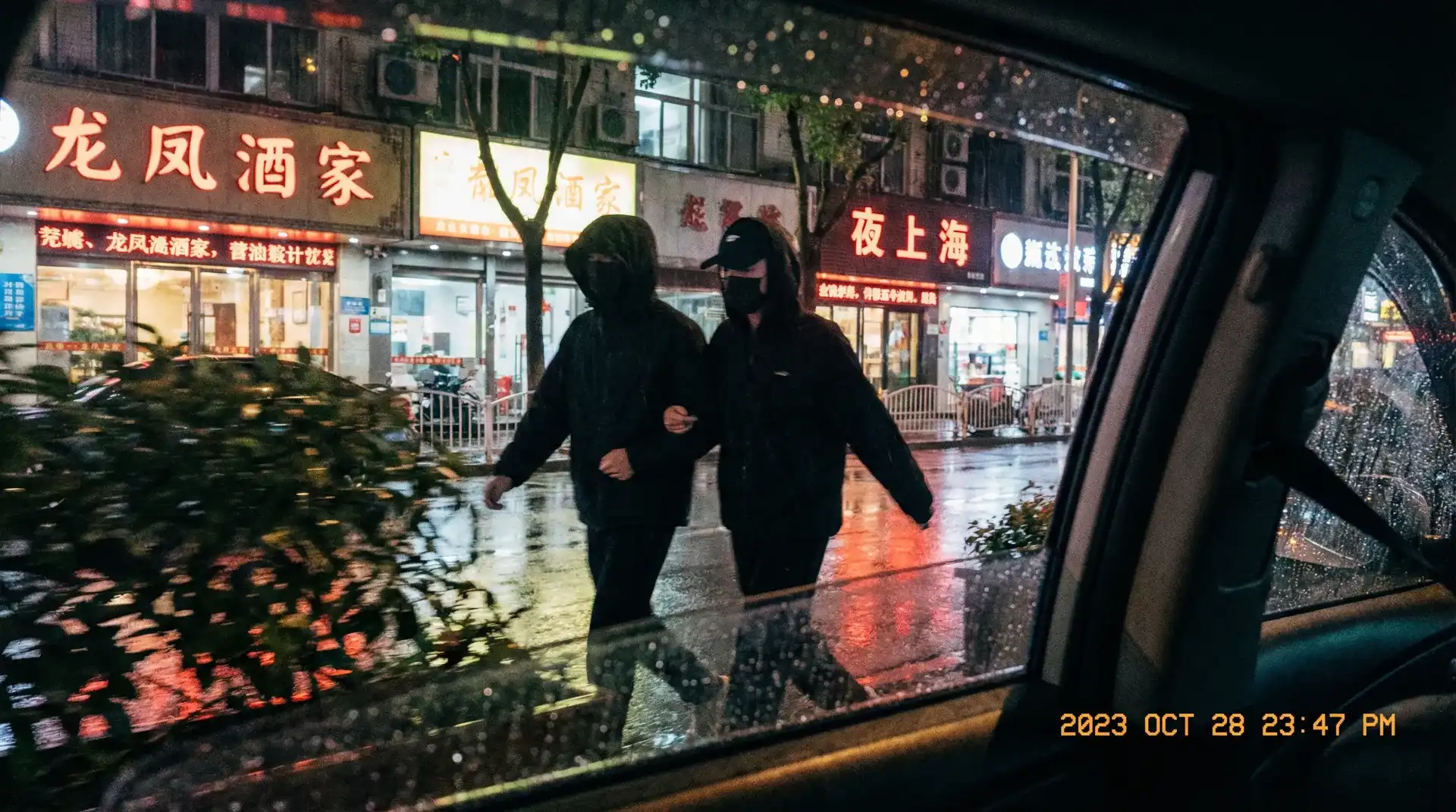 飞龙网址 - 顶流明星深夜密会现场抓拍照片